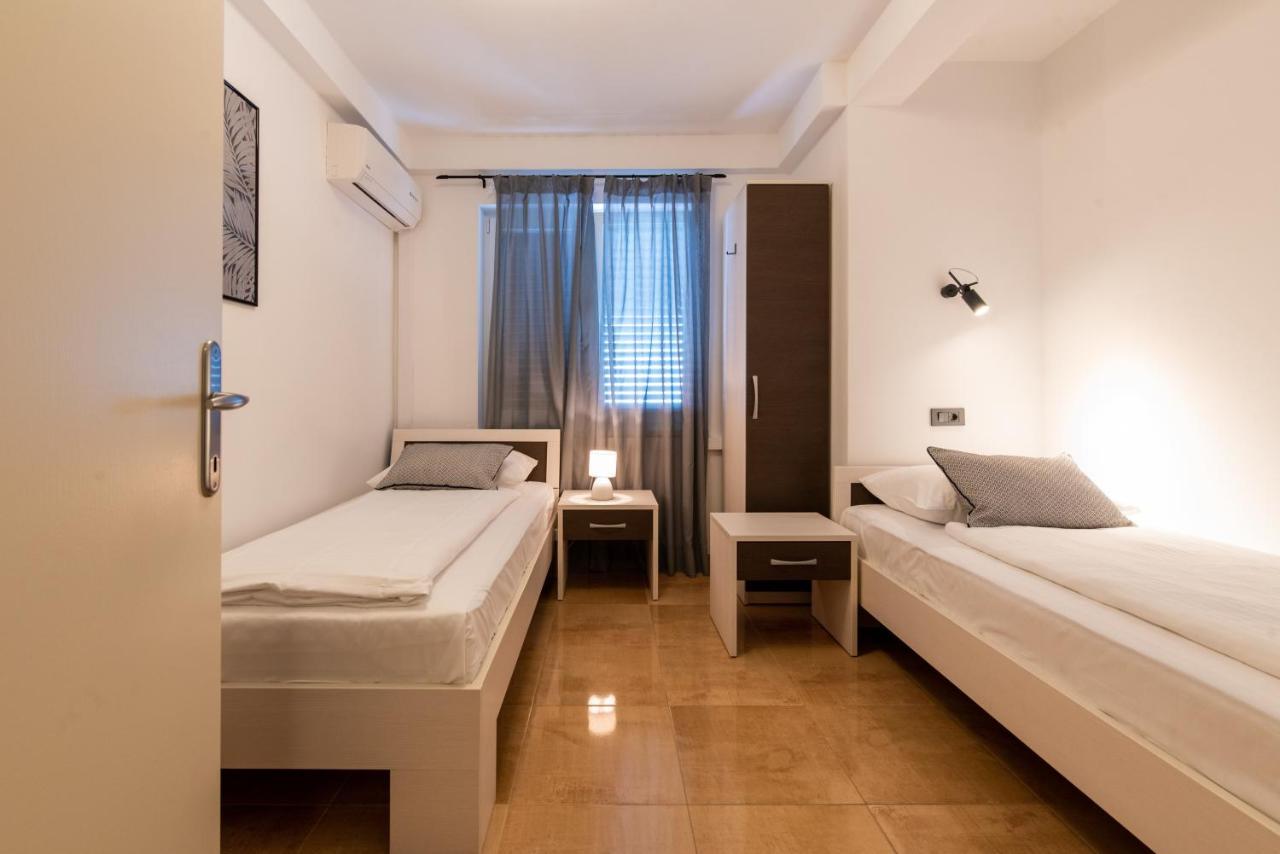 Apartments Amigos Подстрана Екстер'єр фото