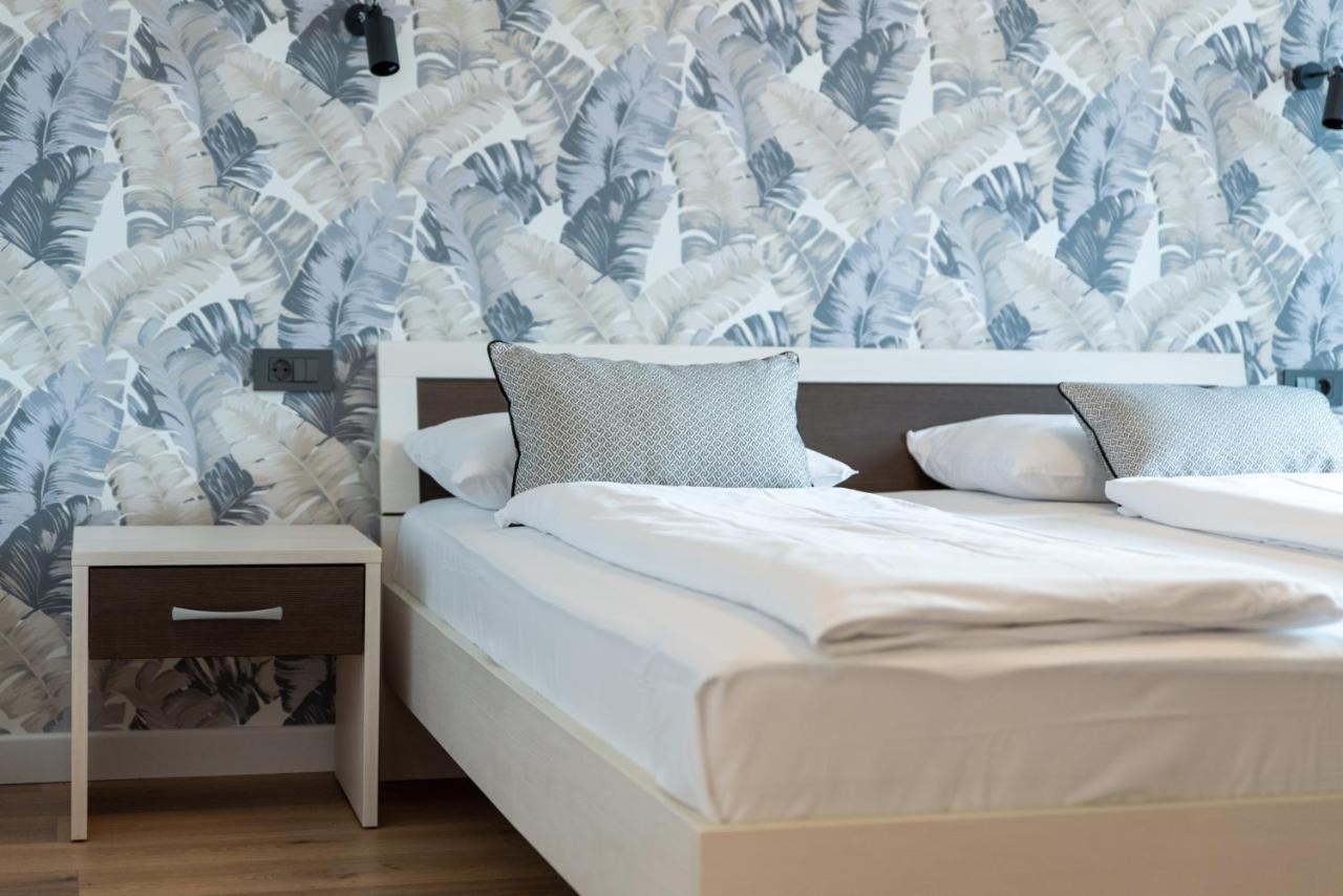 Apartments Amigos Подстрана Екстер'єр фото