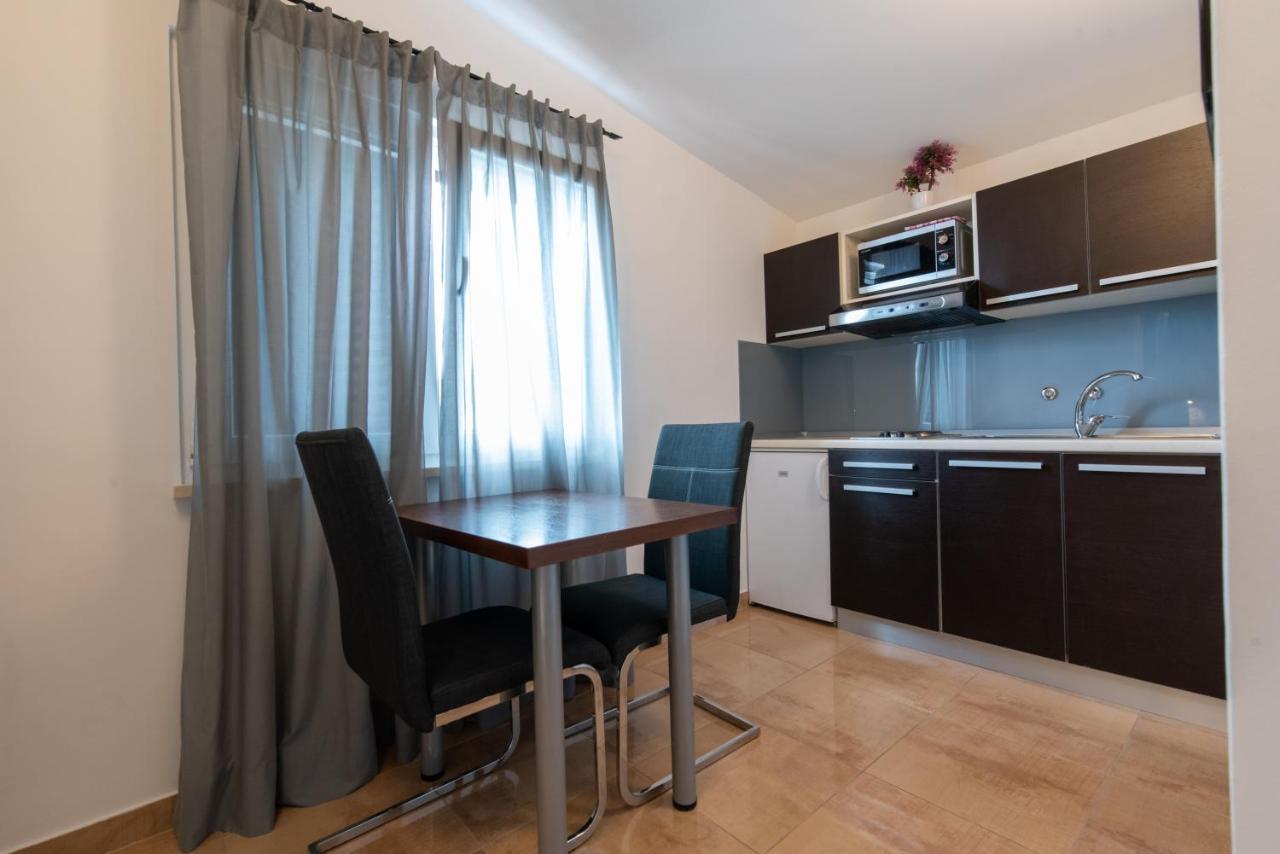Apartments Amigos Подстрана Екстер'єр фото