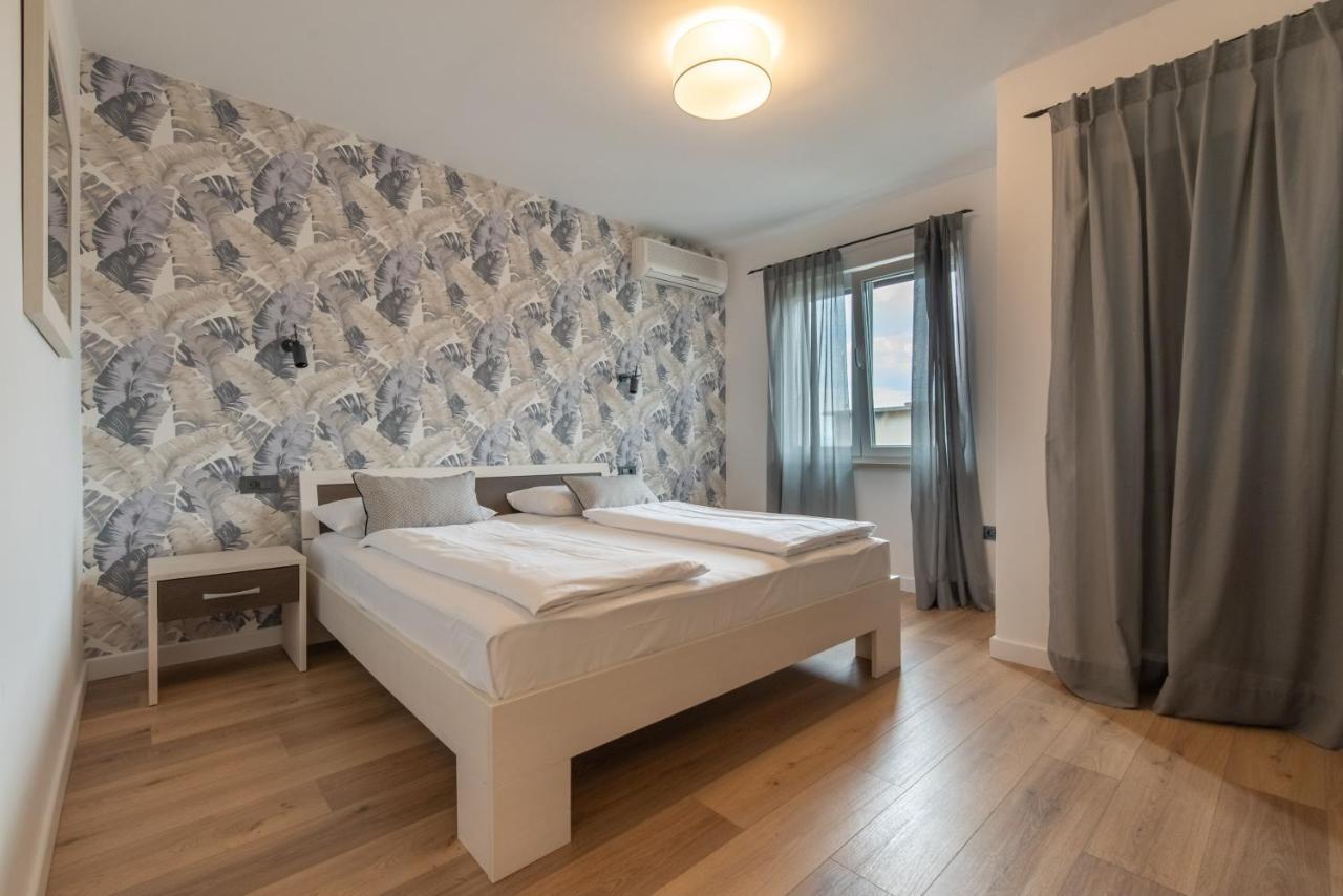 Apartments Amigos Подстрана Екстер'єр фото