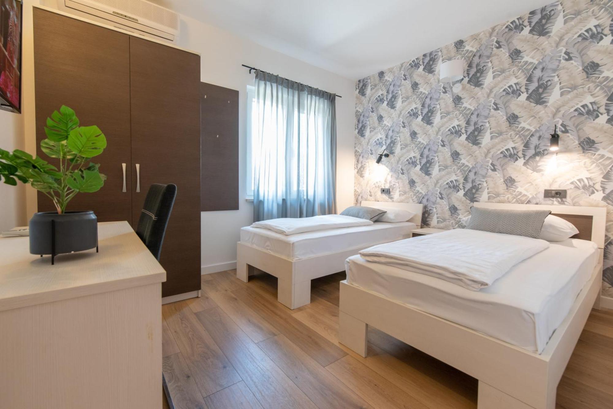 Apartments Amigos Подстрана Екстер'єр фото